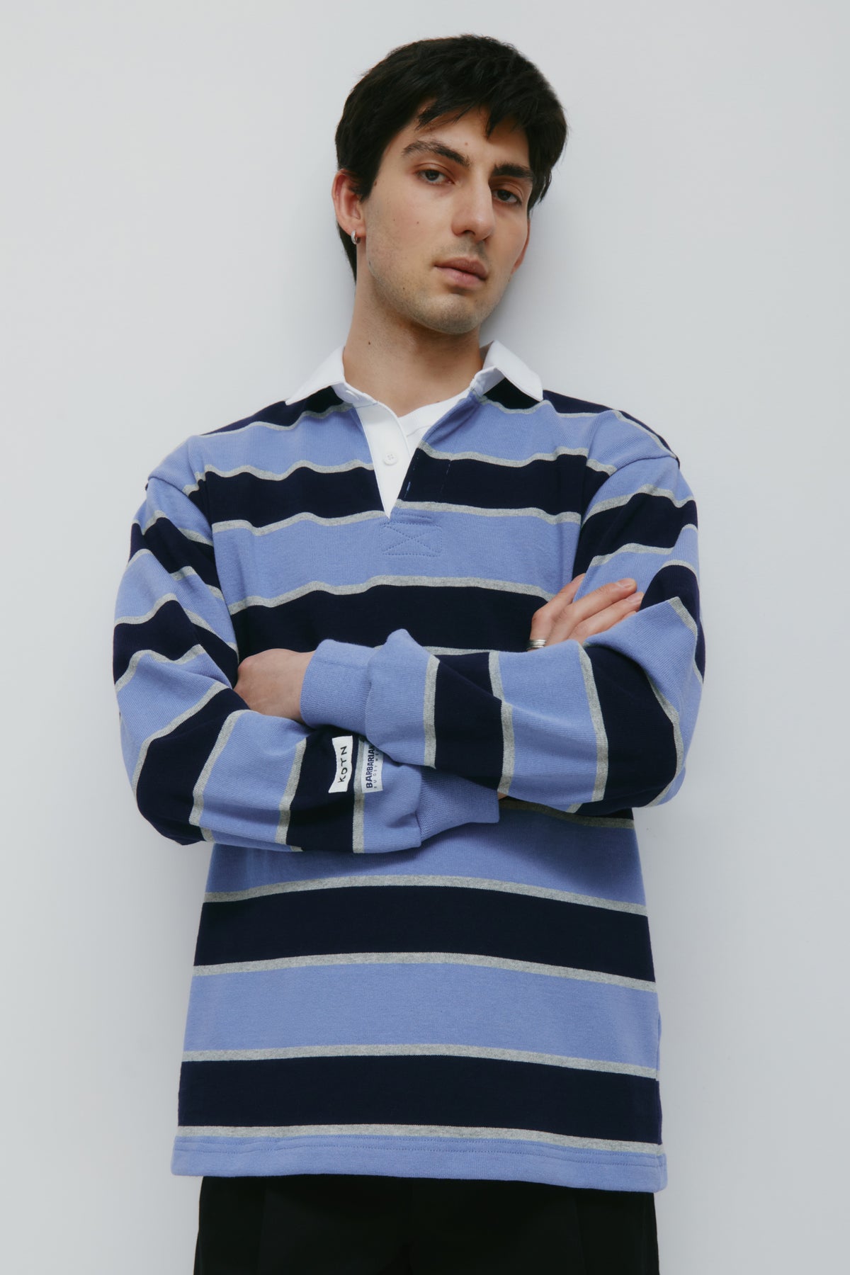 Model is 6’1” and is wearing a size M. 