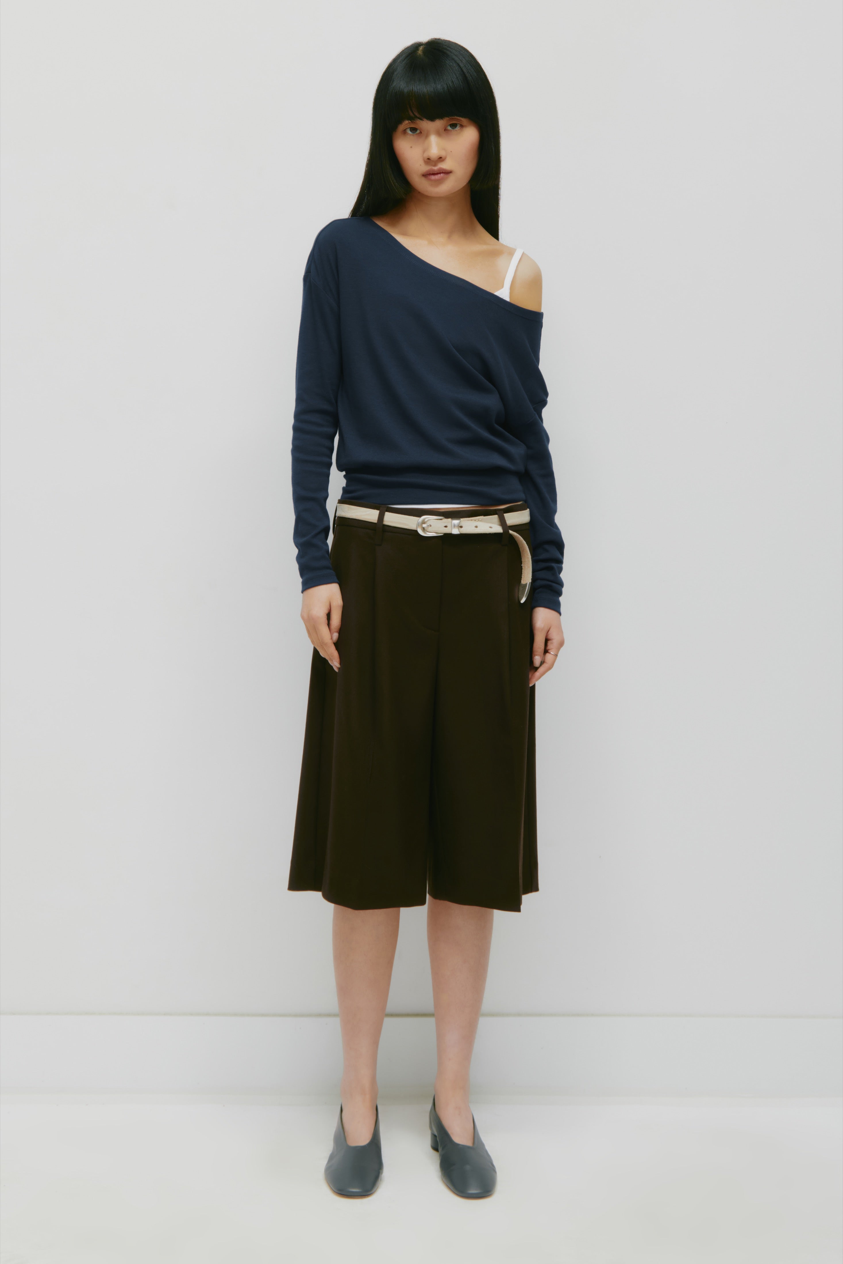 Women's Low Rise Trouser Short in Espresso