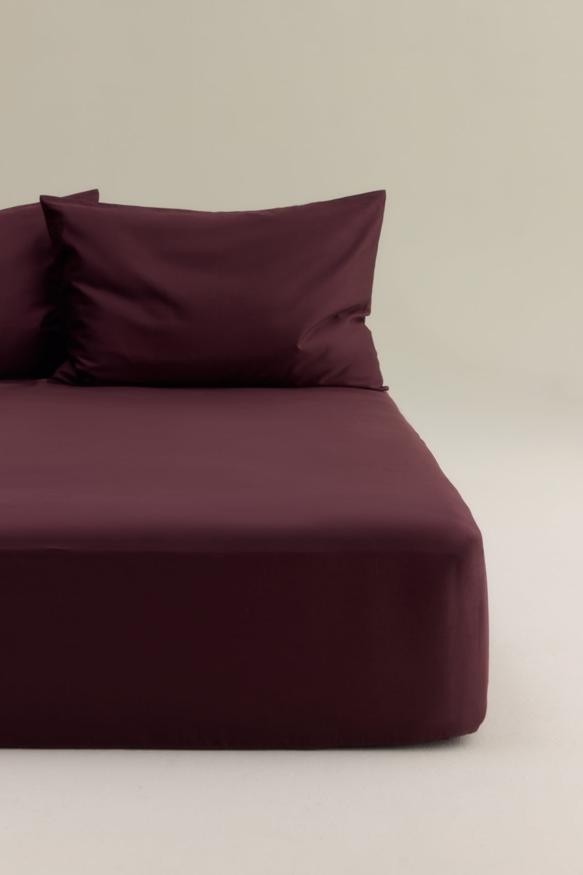 Fitted Sheet and Pillowcase Set in Chocolate Plum