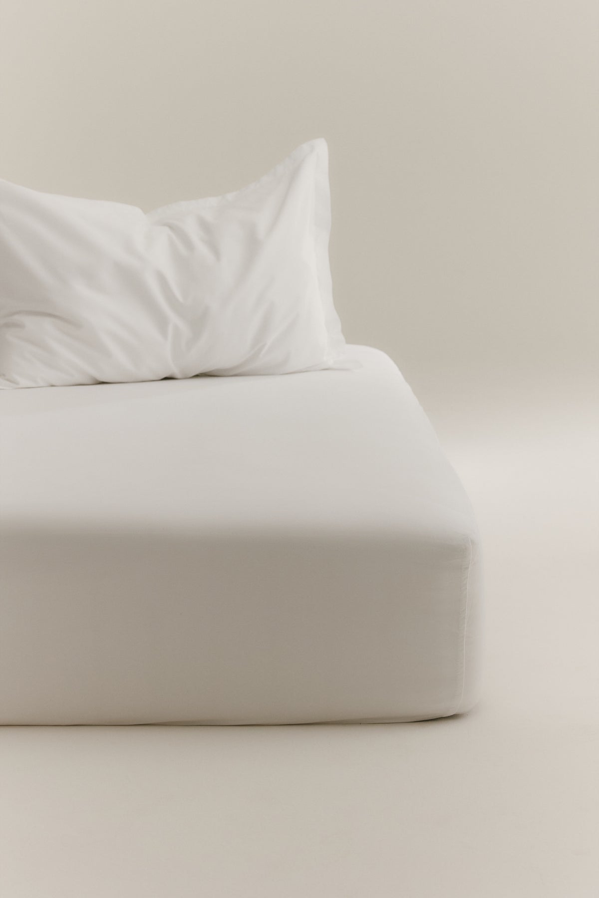 Fitted Sheet in White