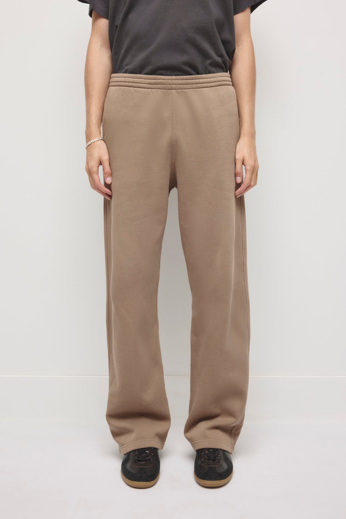 Men's Essential Straight Sweatpant in Taupe