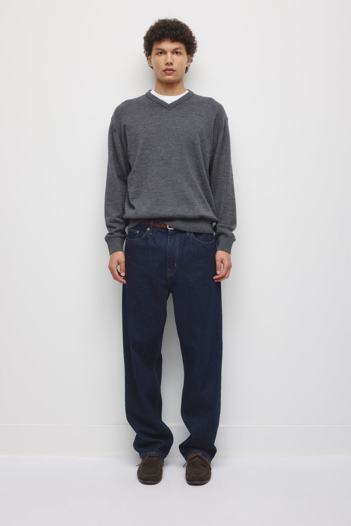 Men's Fine Merino V-Neck Sweater in Charcoal Melange