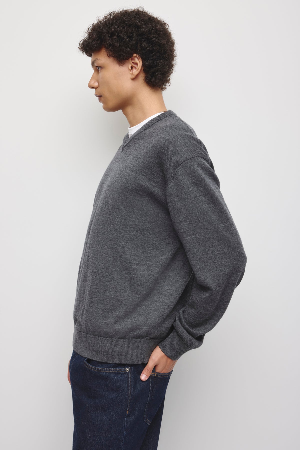 Men's Fine Merino V-Neck Sweater in Charcoal Melange