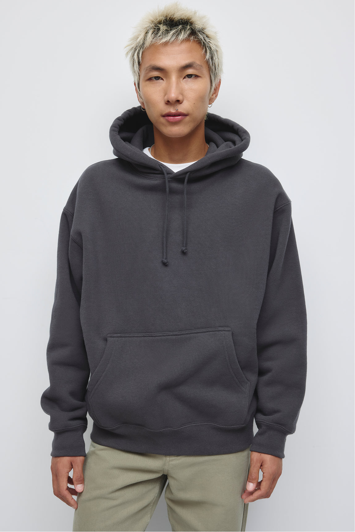 Model is 6’0” and is wearing a size M.