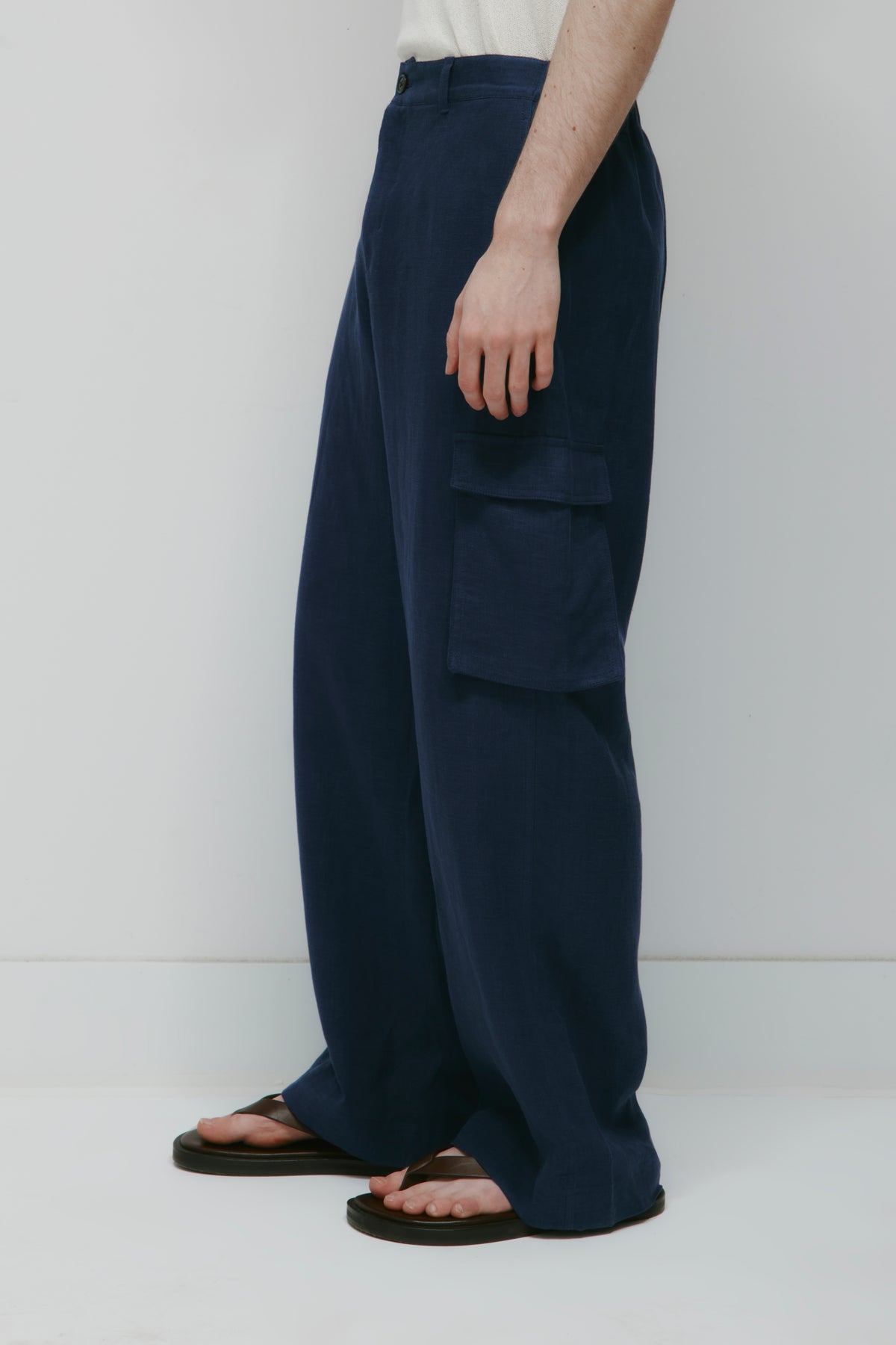 Men's Sila Linen Cargo Pant in Dark Indigo