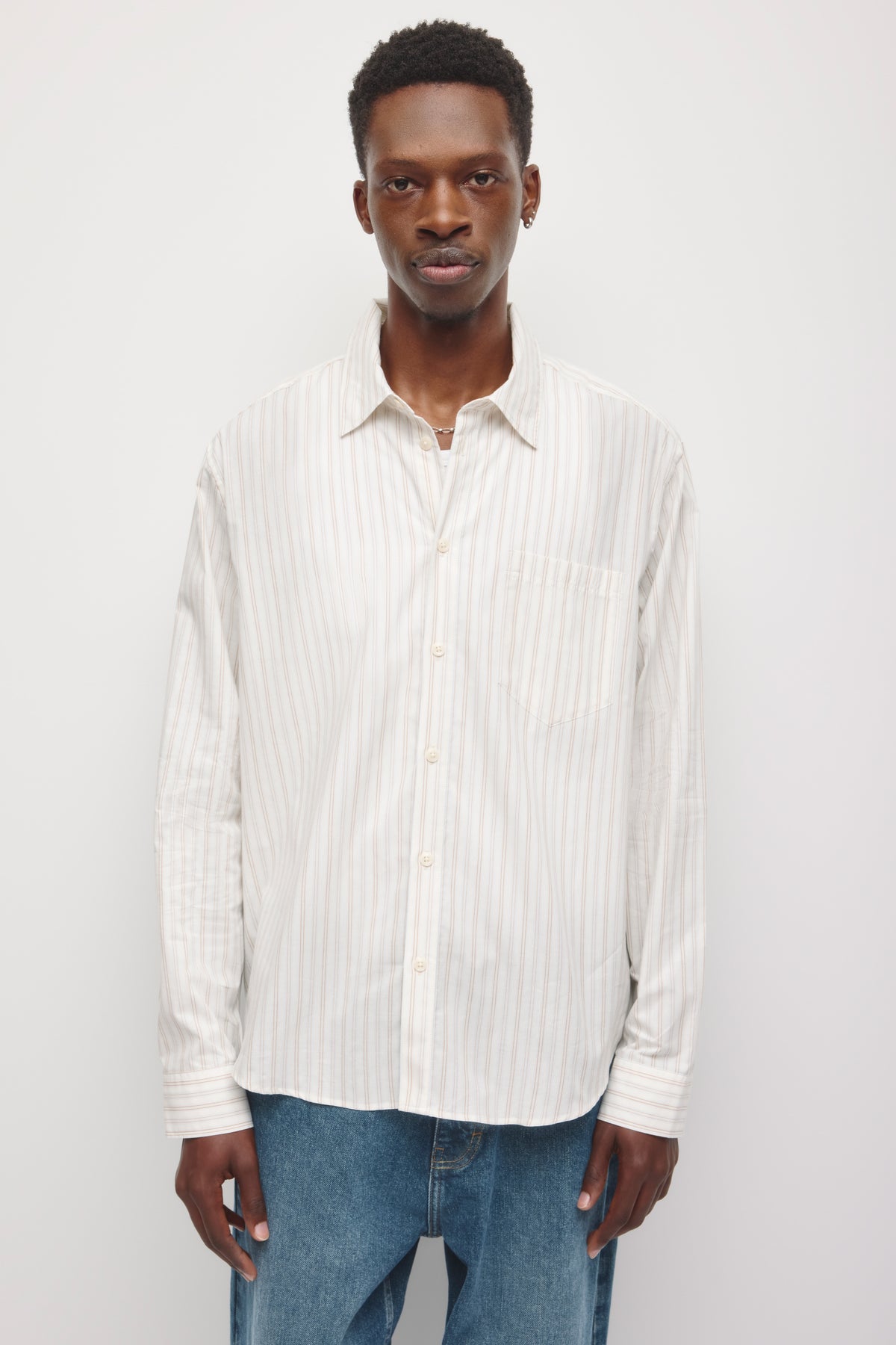 Model is 6'2 and is wearing size L.