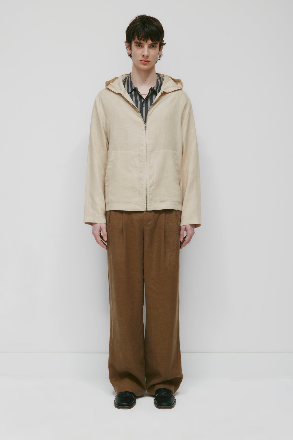 Model is 6'1.5” and is wearing a size M.