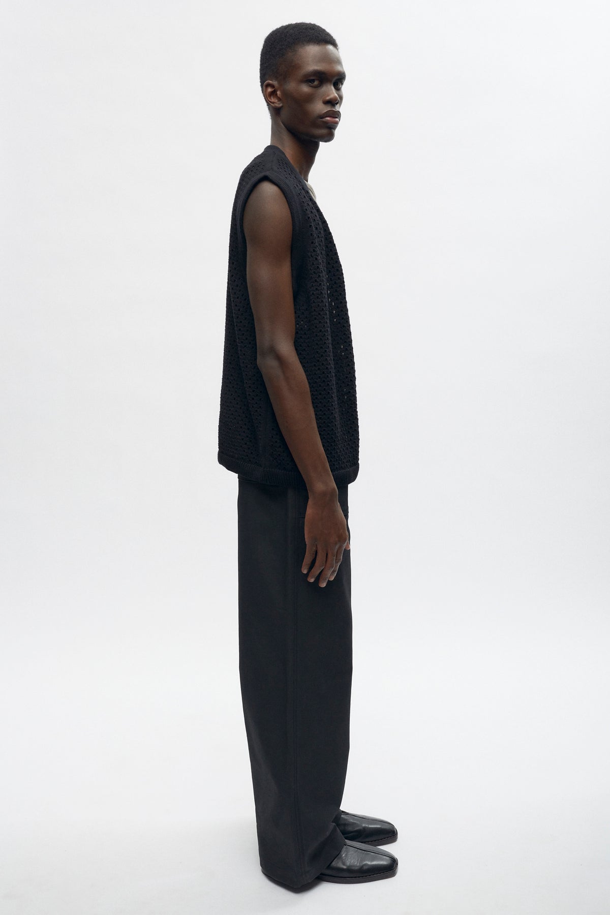 Mina Vest in Black