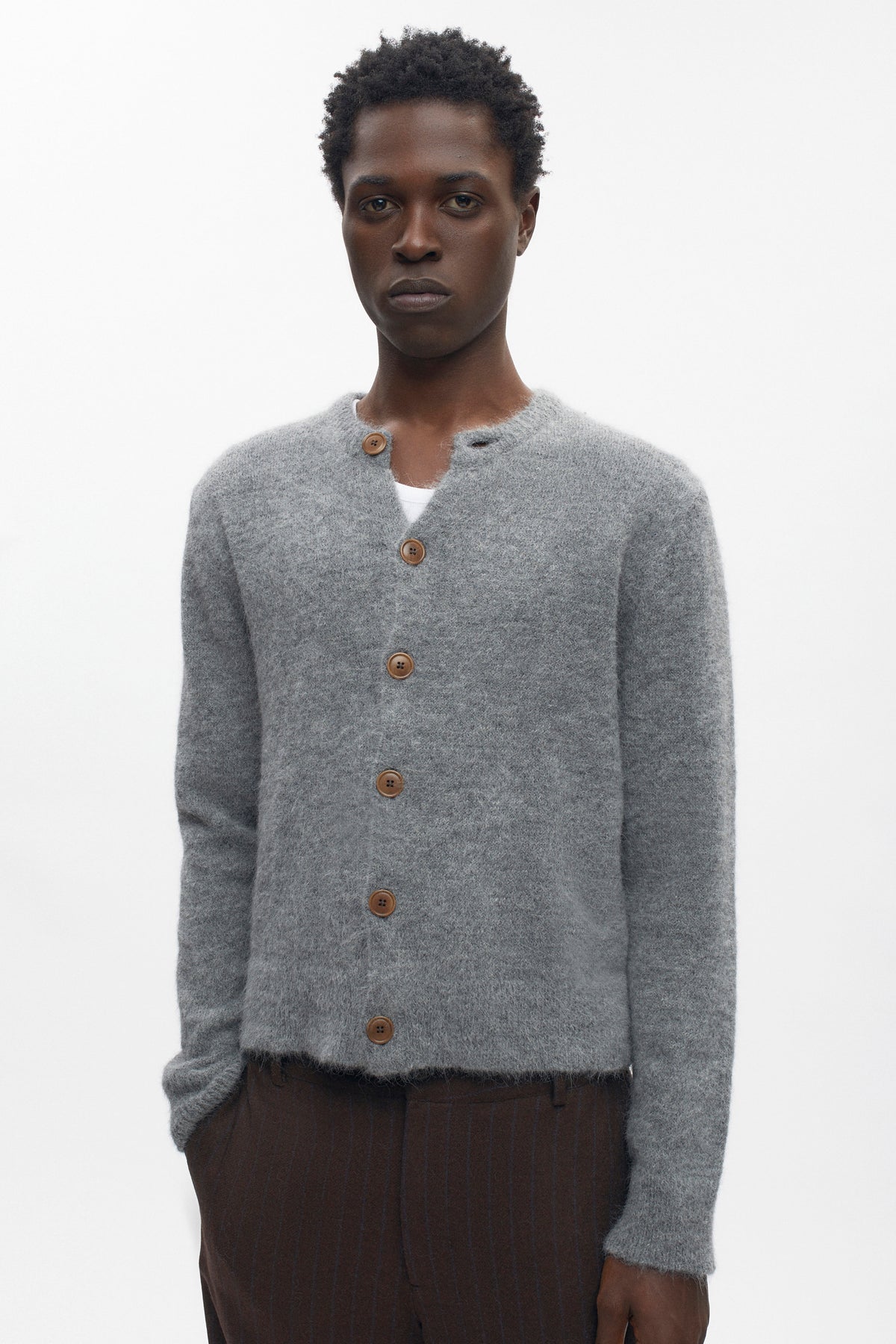 Cardigan Noor Fuzzy pour homme en gris moyen