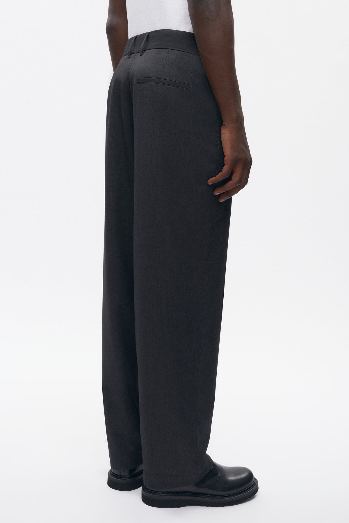 Men's Wool Trouser in Charcoal