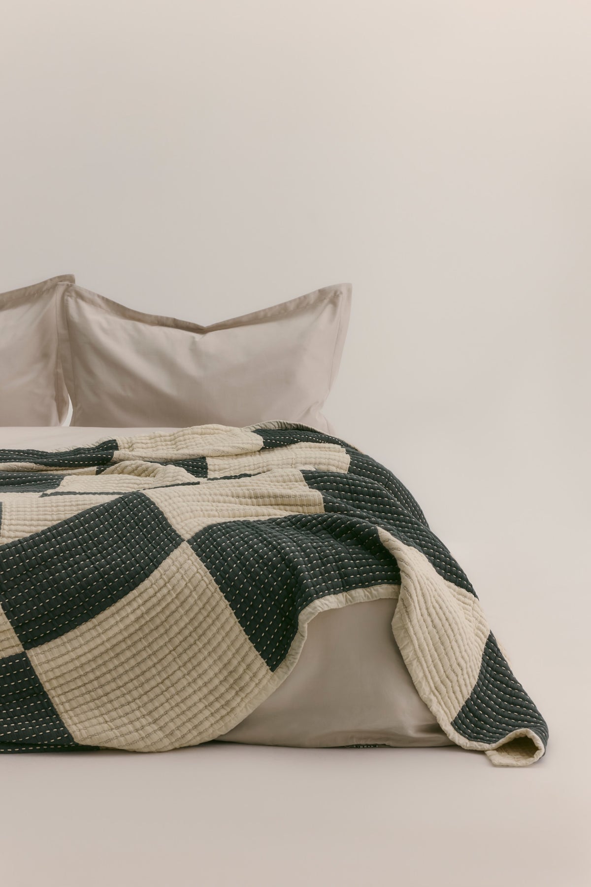 Patchwork Quilted Comforter in Natural/Pine