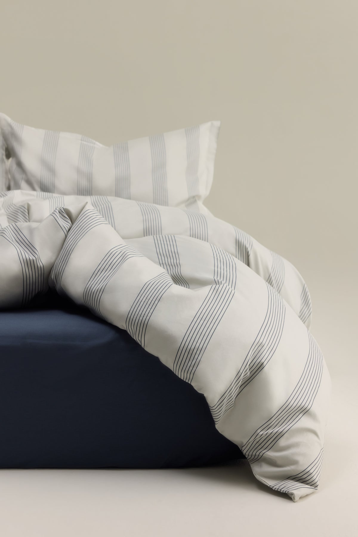 Duvet Cover and Sham Set in Aluminum/Dark Slate