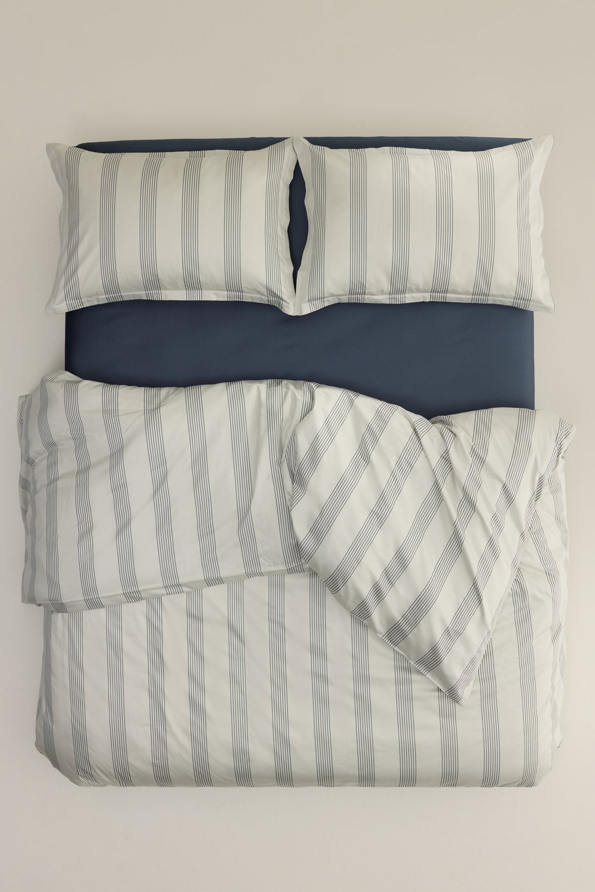 Duvet Cover and Sham Set in Aluminum/Dark Slate