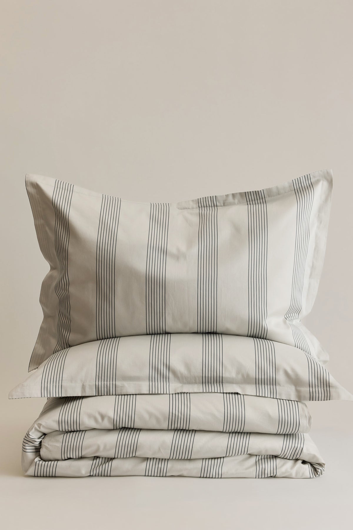 Duvet Cover and Sham Set in Aluminum/Dark Slate