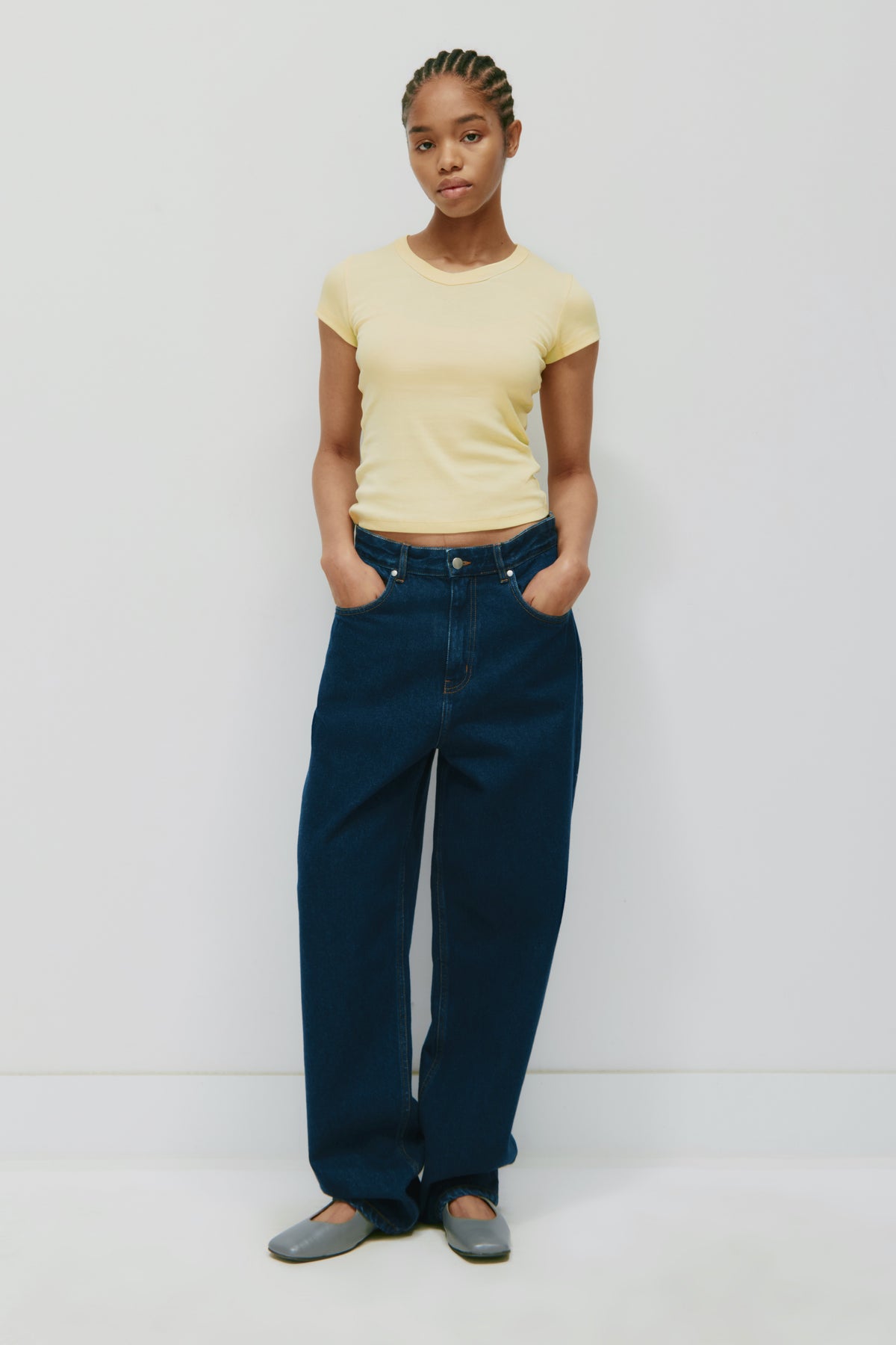 Model is 5’8” and is wearing a size 26/32.