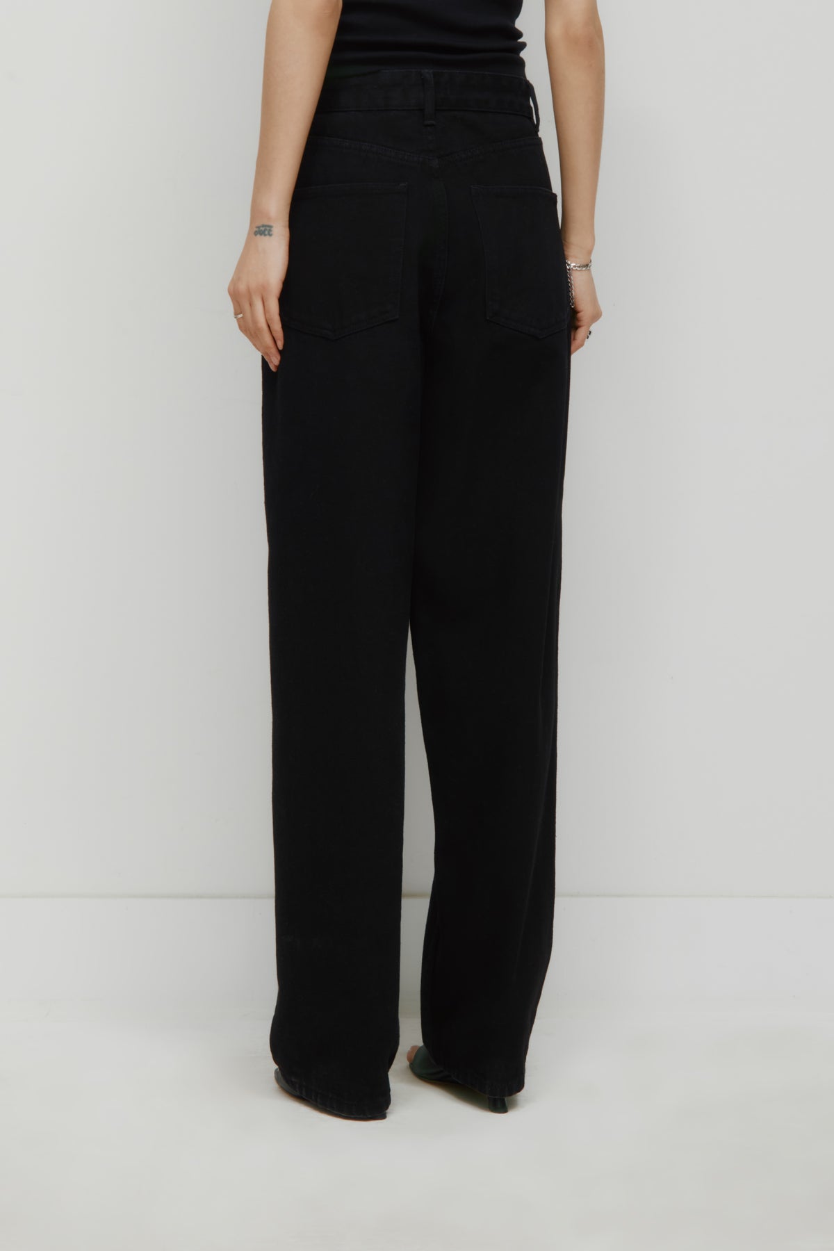 Antifit Denim in Black