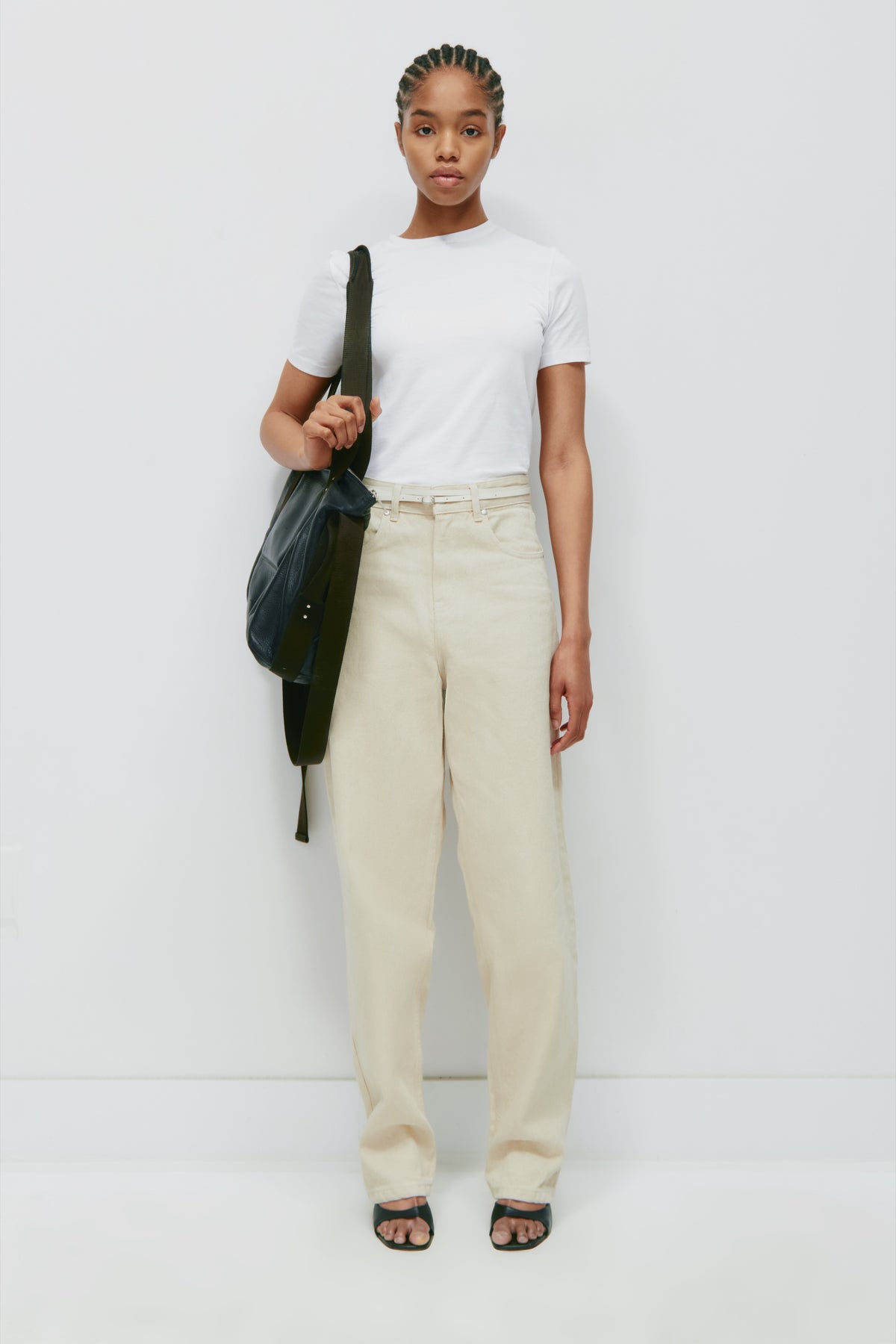 Model is 5’8” and is wearing a size 26/32.