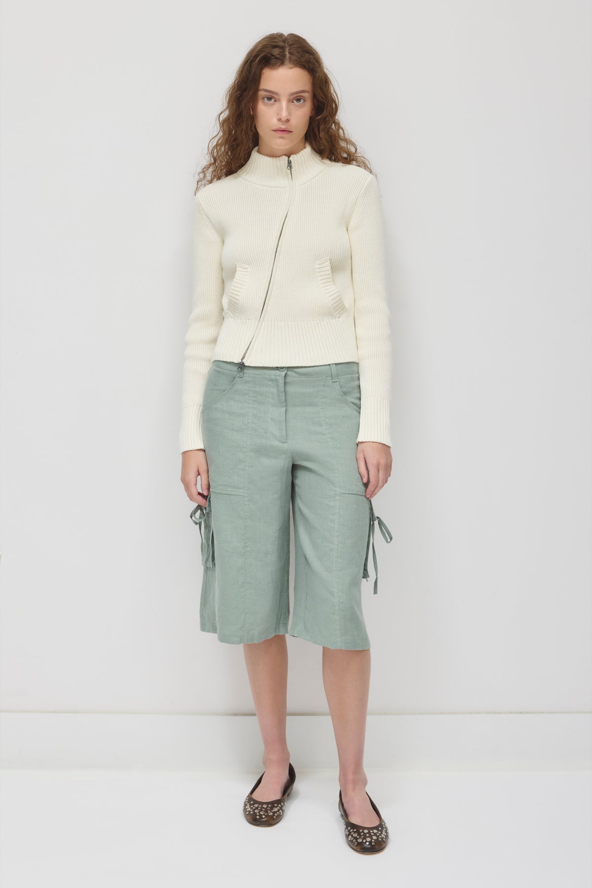 Model is 5’9” and is wearing a size XS.