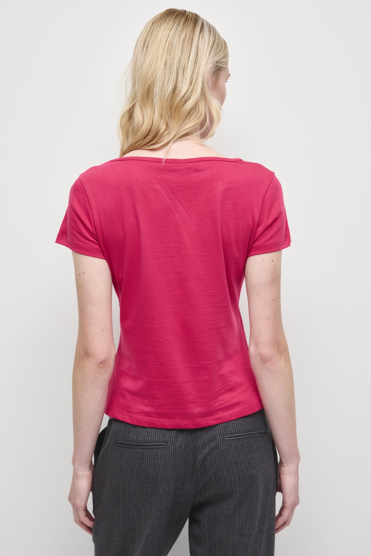 Women's Essential Scoop Tee in Sangria