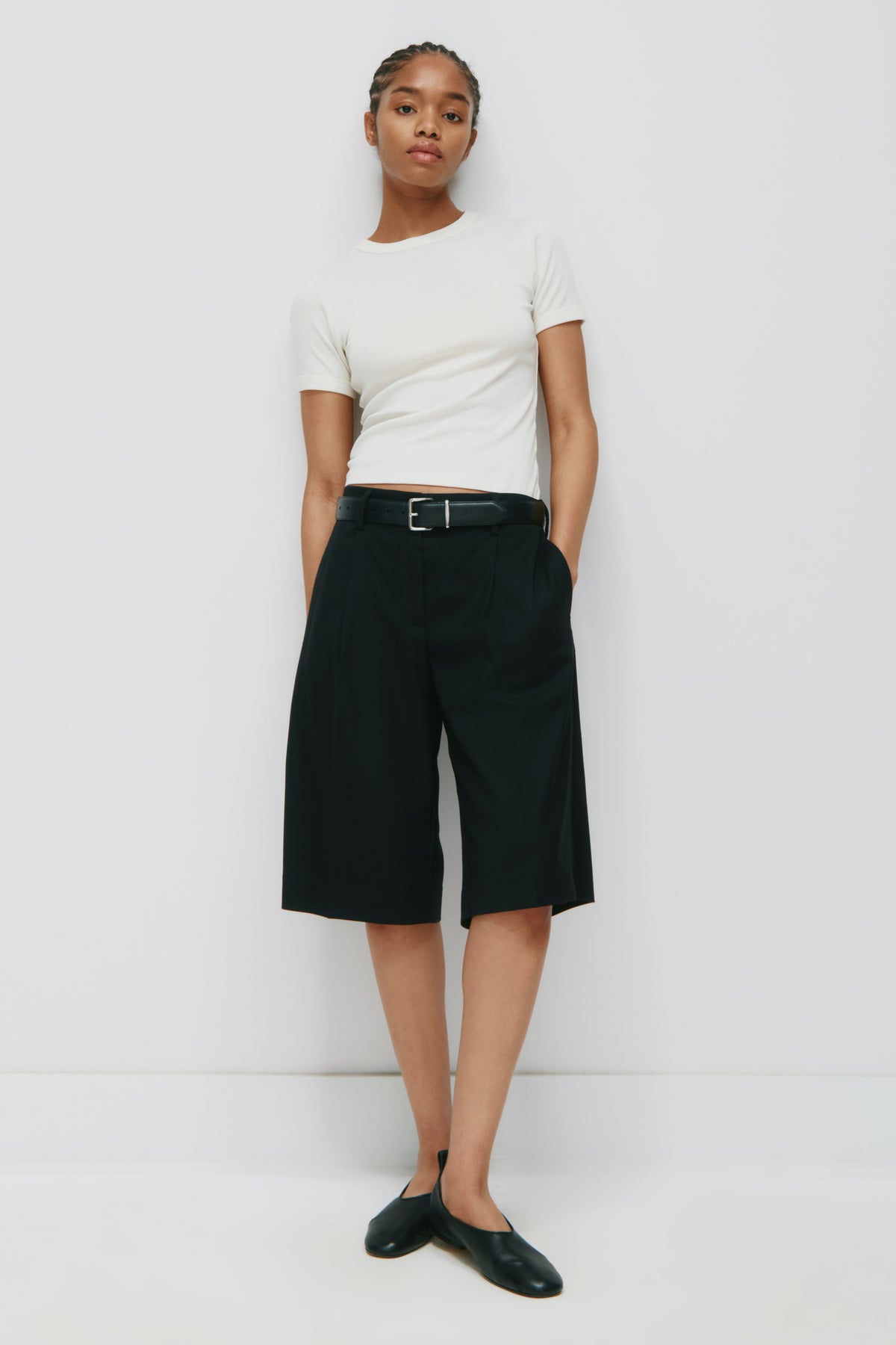Model is 5’8” and is wearing a size 4.