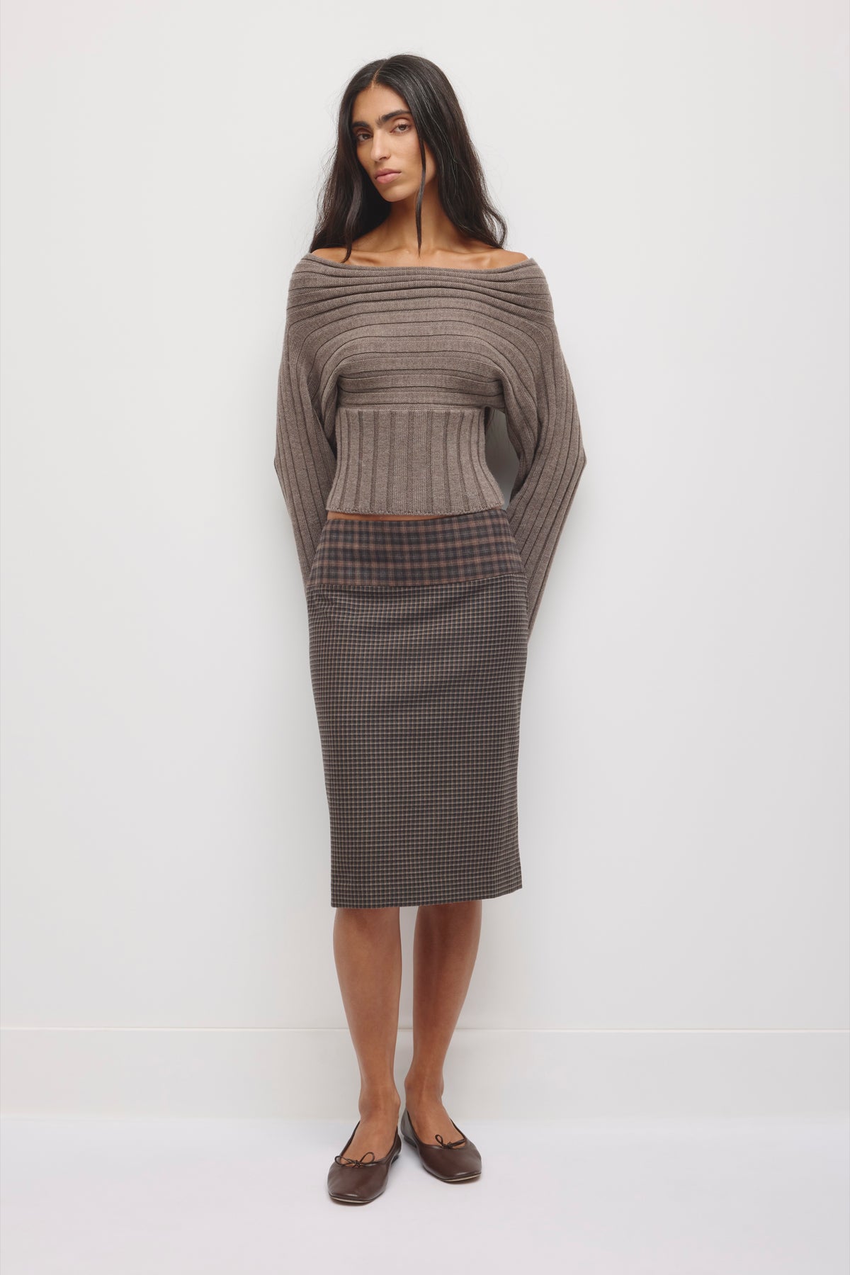 Model is 5’8” and is wearing a size 4.
