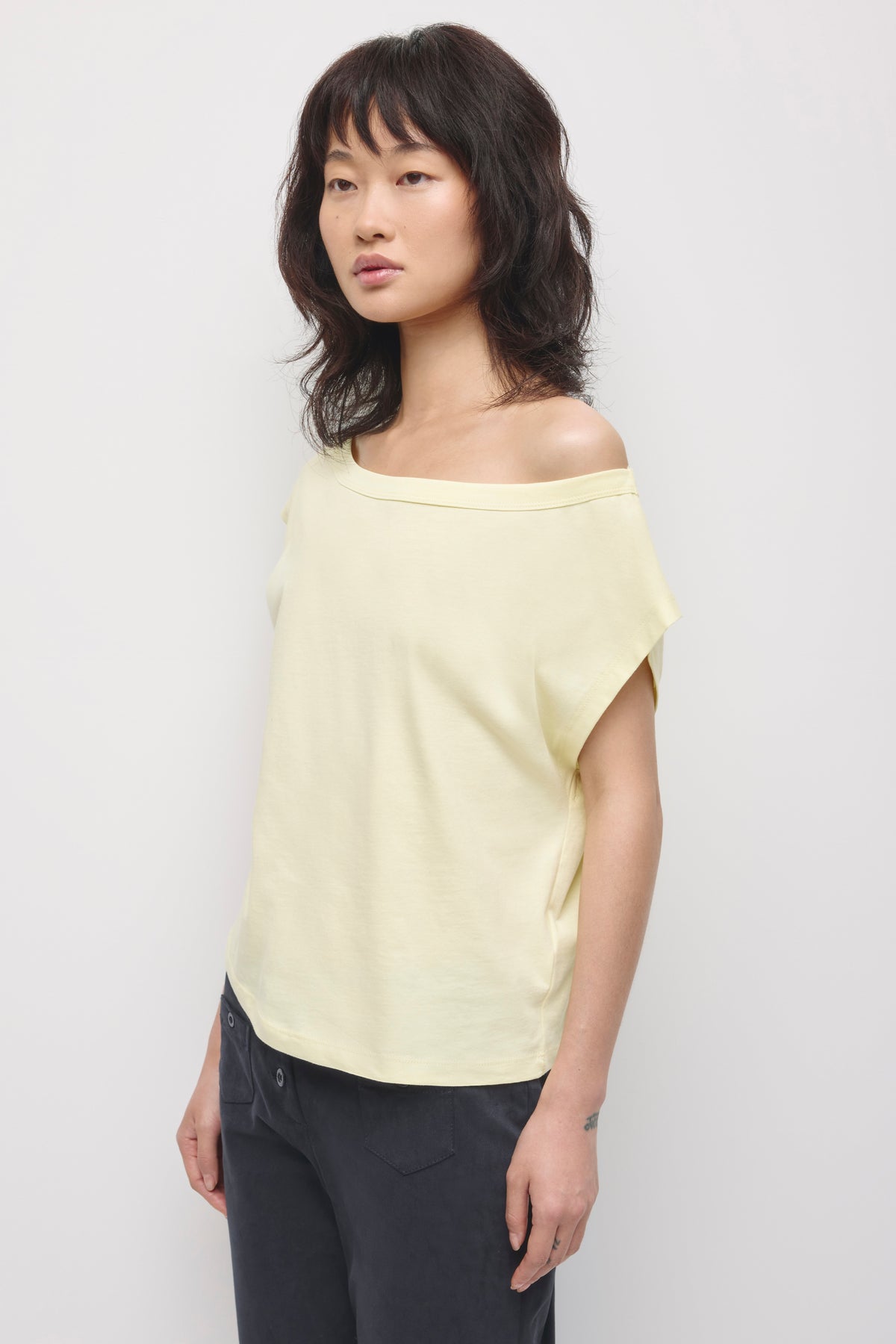 Tee-shirt à épaules dénudées pour femmes en sorbet