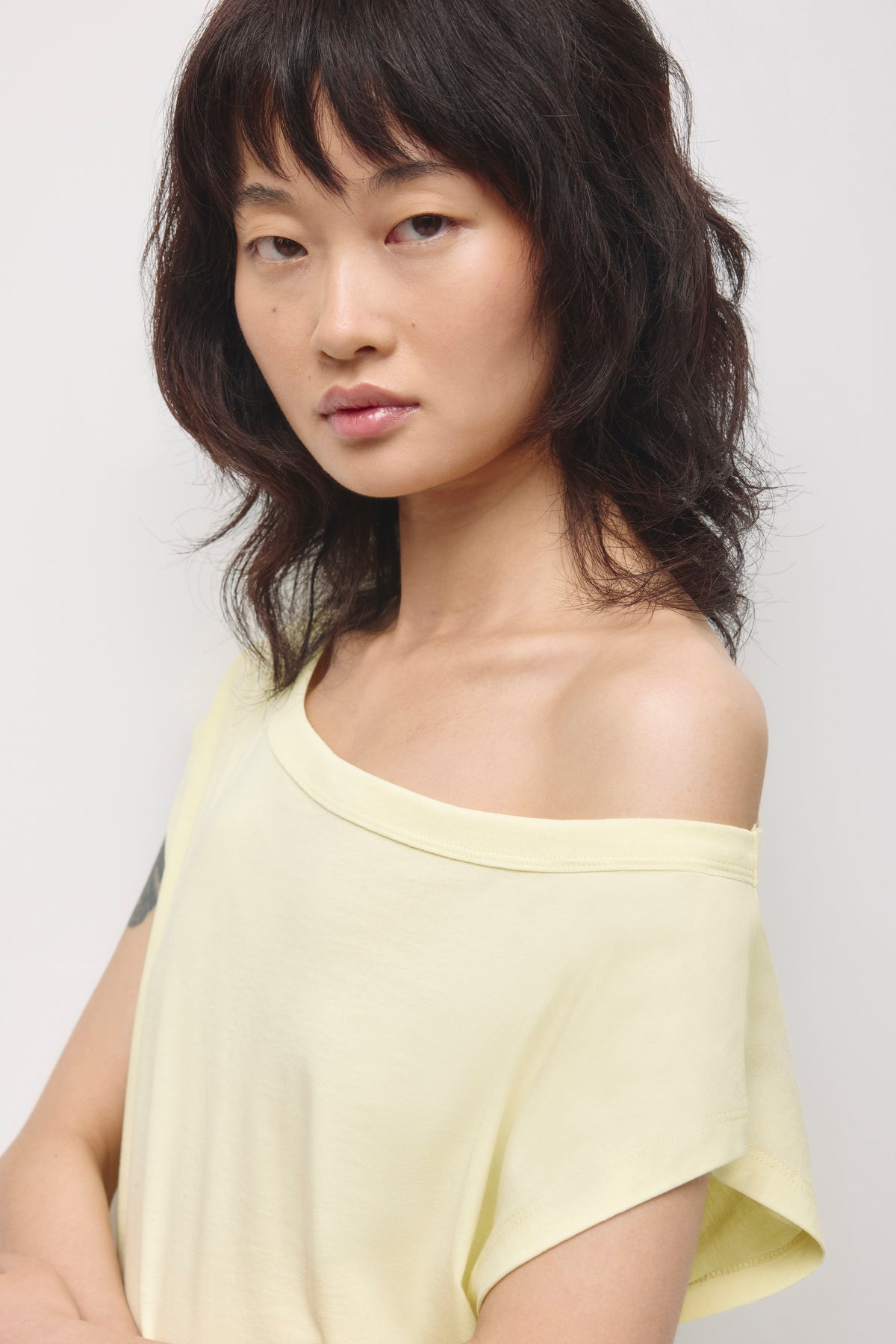 Tee-shirt à épaules dénudées pour femmes en sorbet