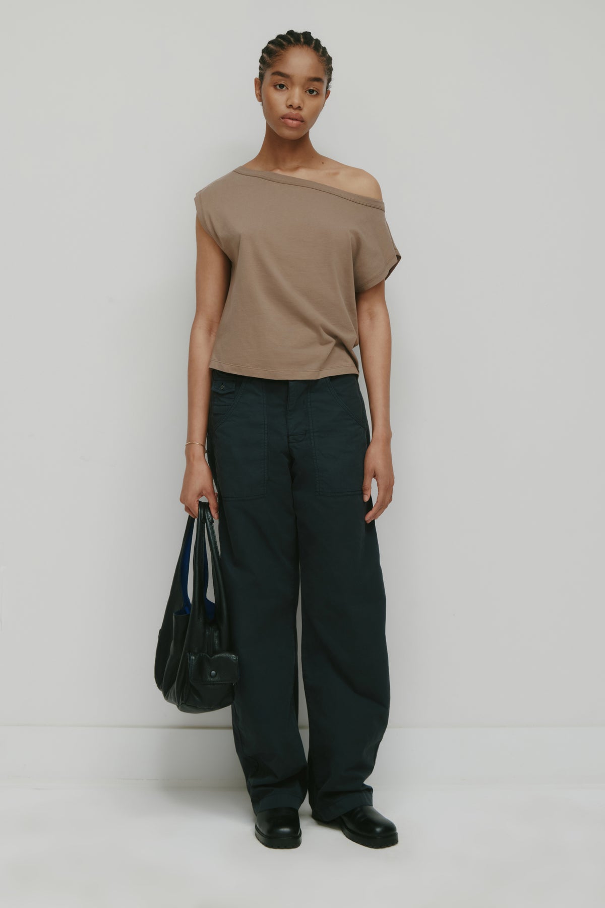 T-shirt à épaules dénudées pour femme en taupe