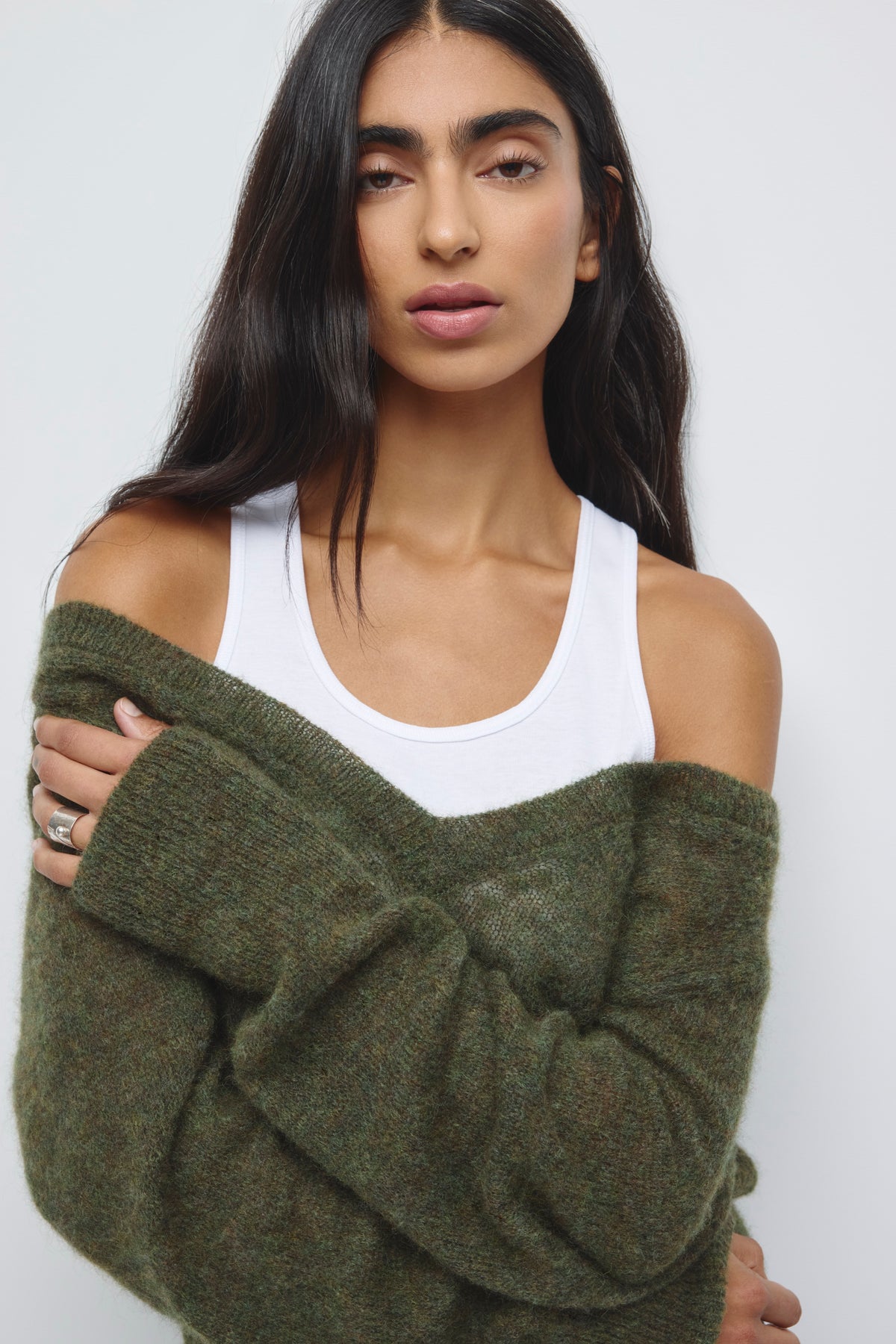 Women's Ruya Low V-neck Sweater in Olive
