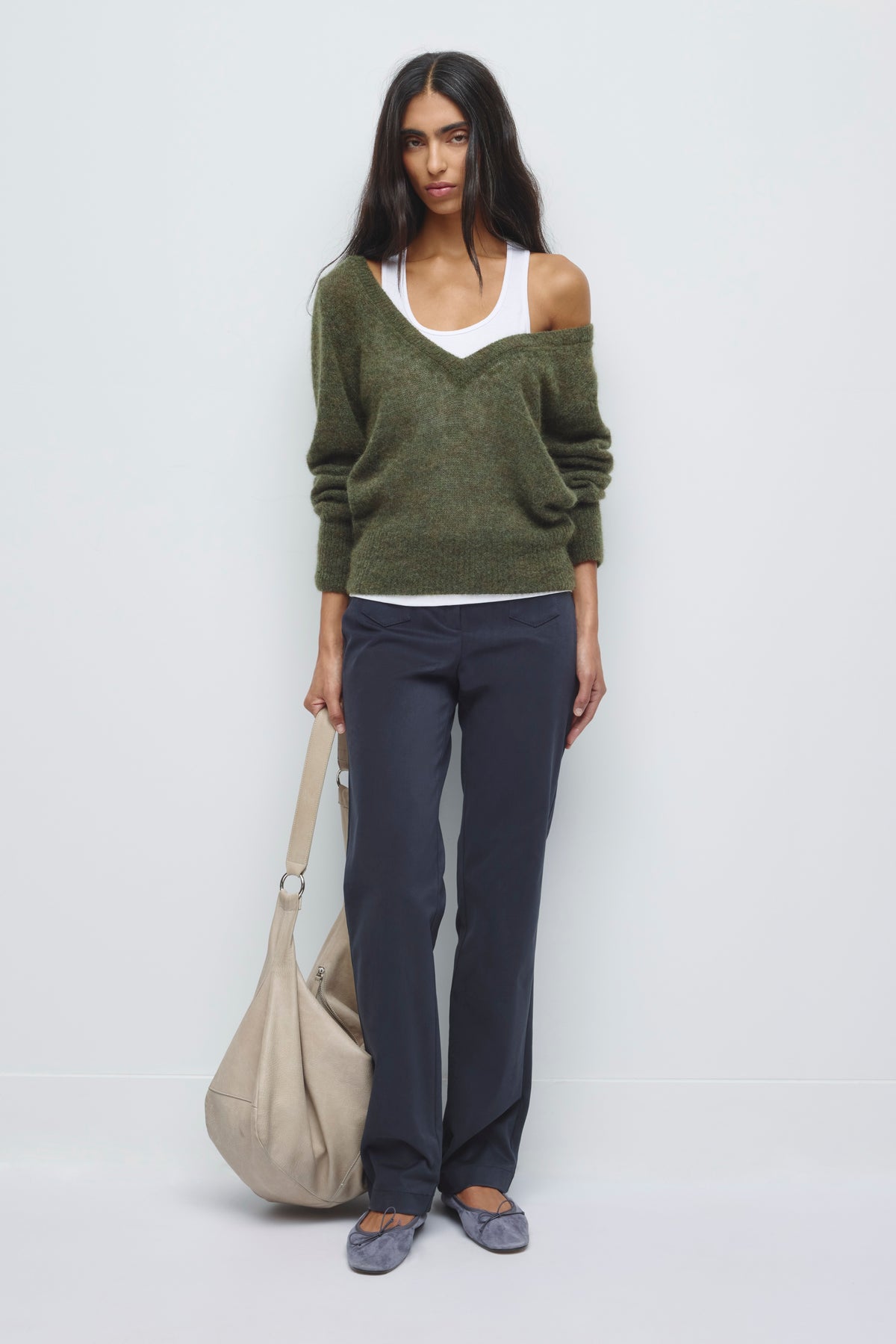 Women's Ruya Low V-neck Sweater in Olive
