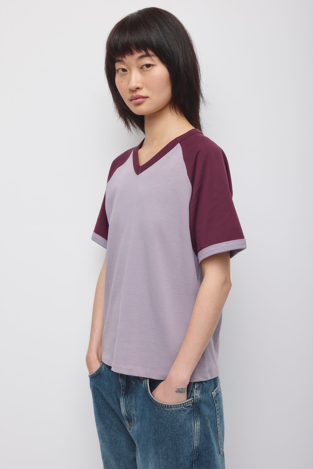 T-shirt Varsity col V femme en raisin poussiéreux/Prune