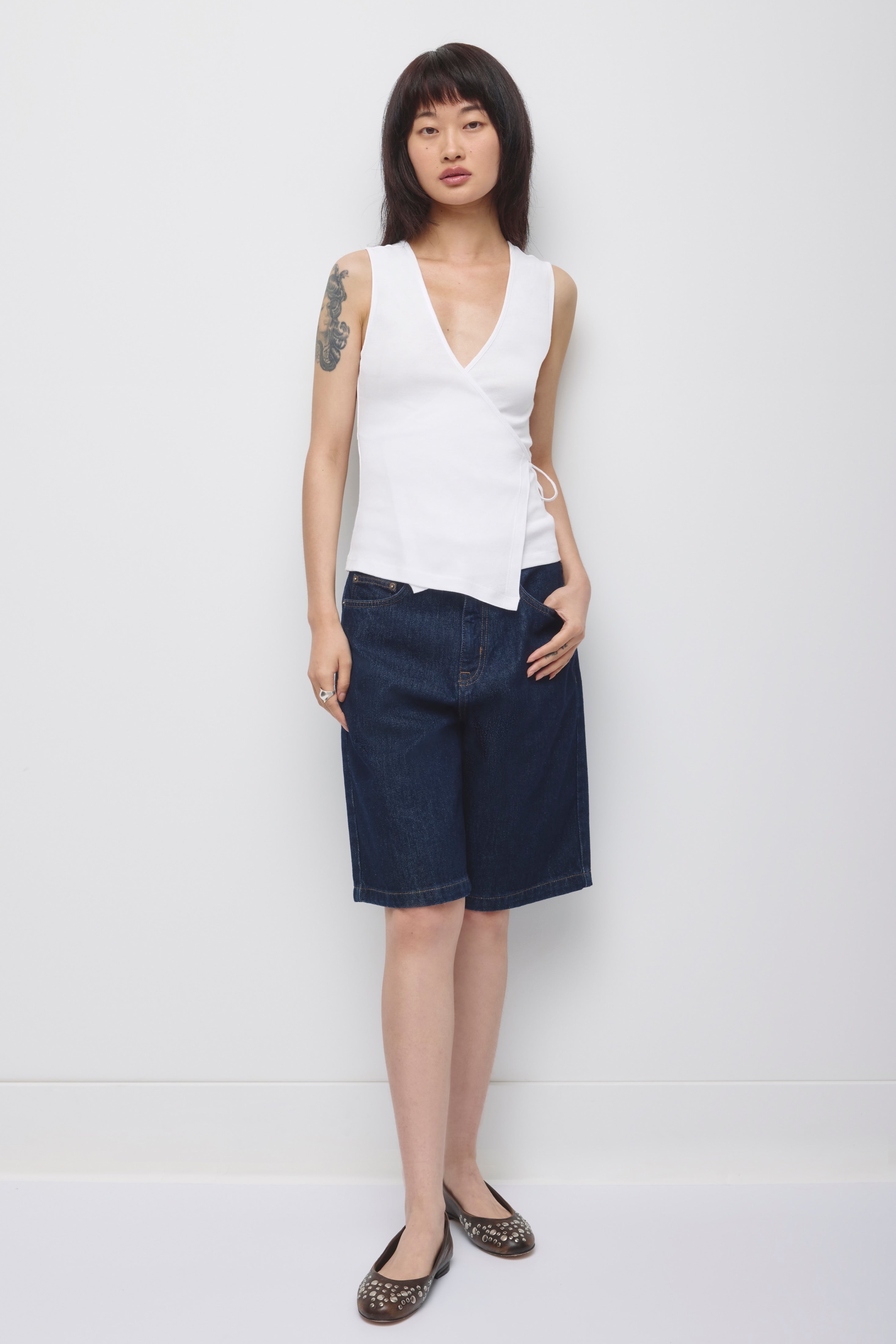 Female Skin Rust Women's Wrapped Tank in White – Kotn