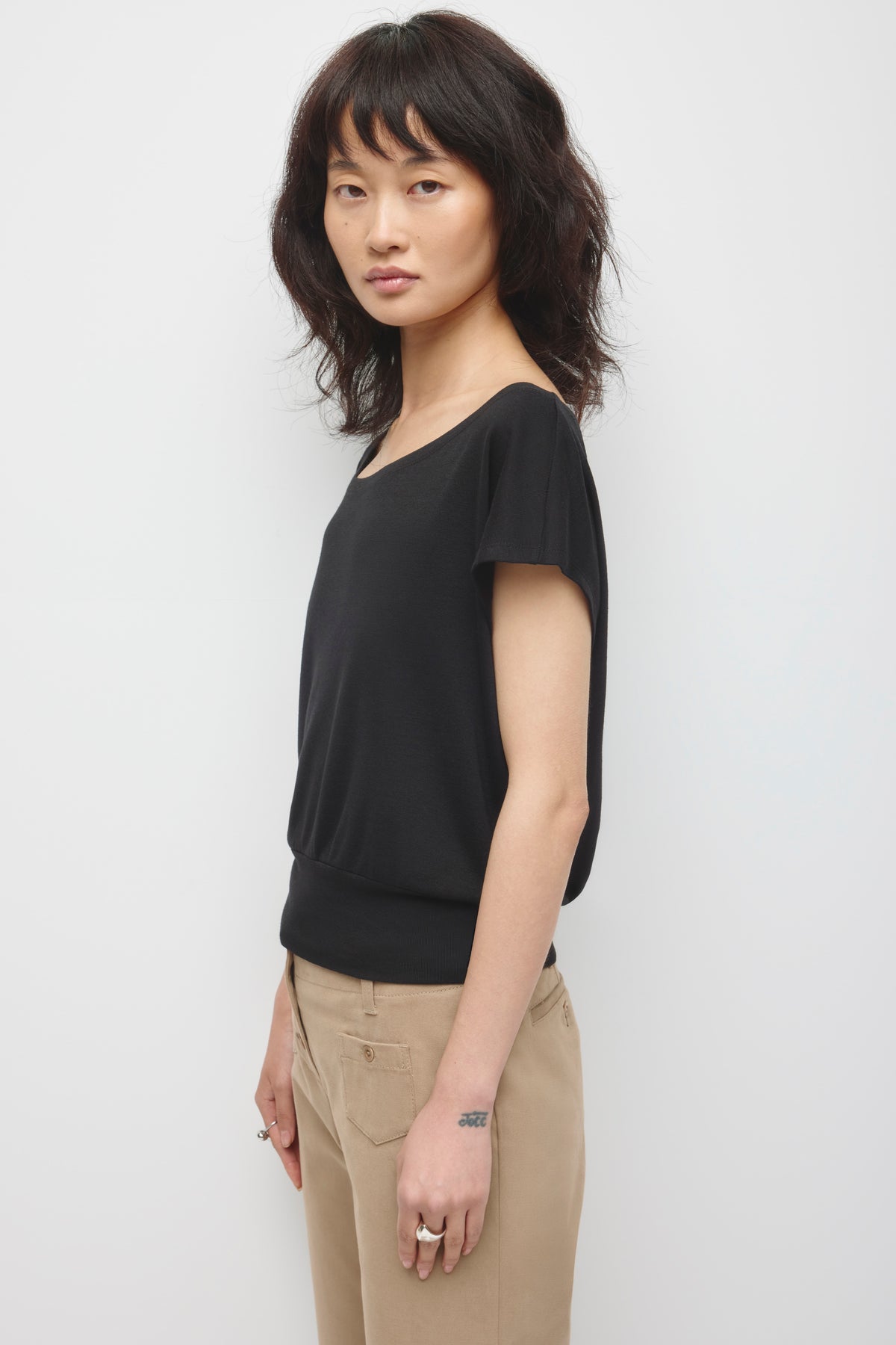Women's Zahra Off Shoulder Tee in Black