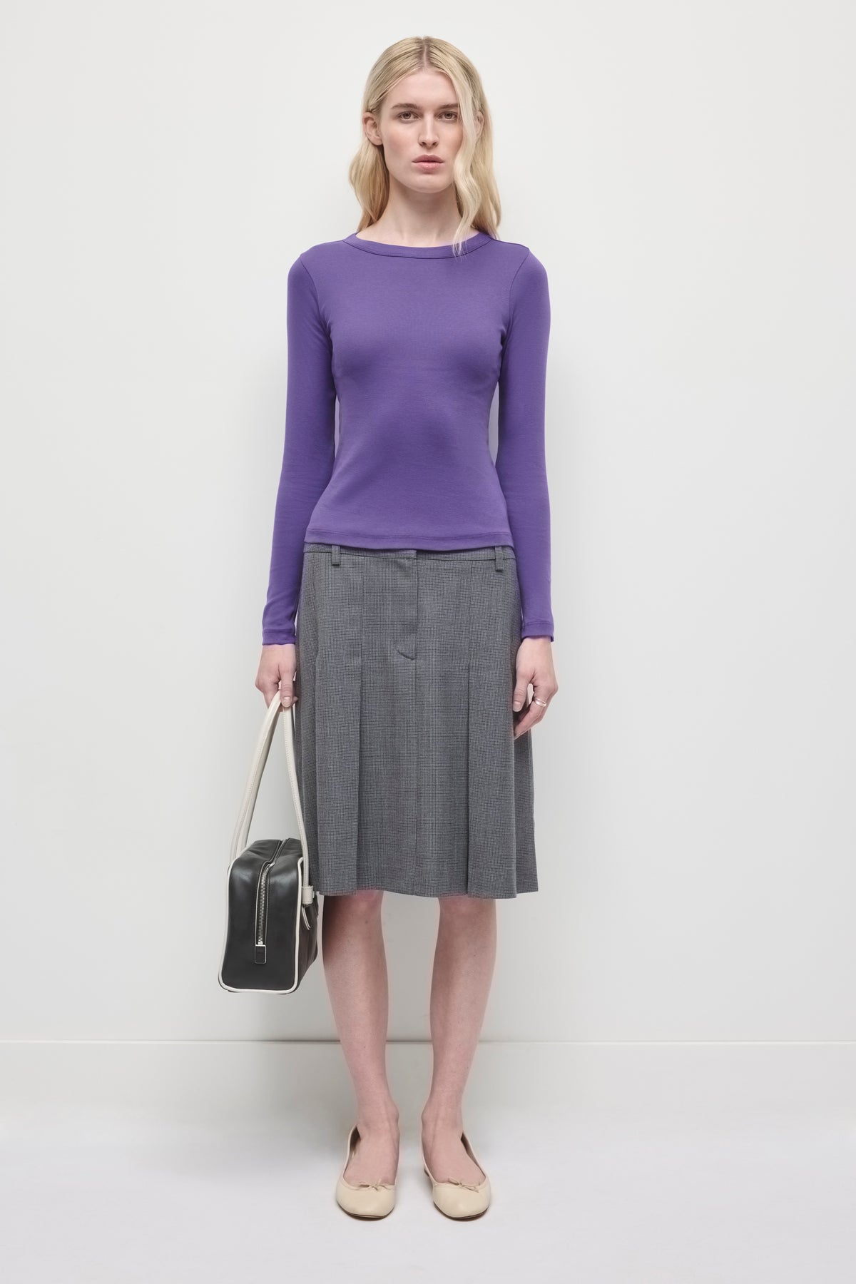 Model is 5’8” and is wearing a size 4.
