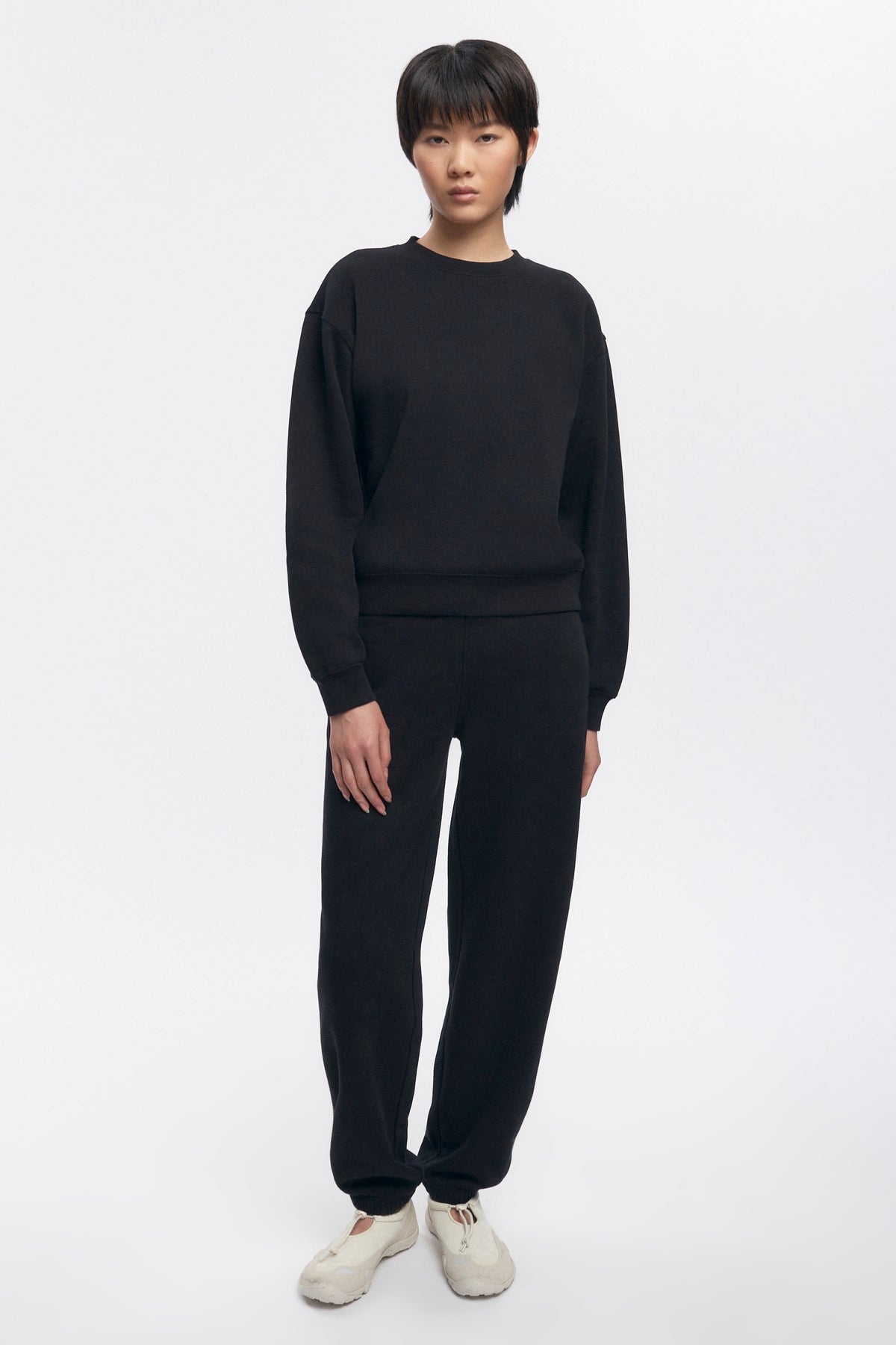 Women's Essential Sweatshirt in Black