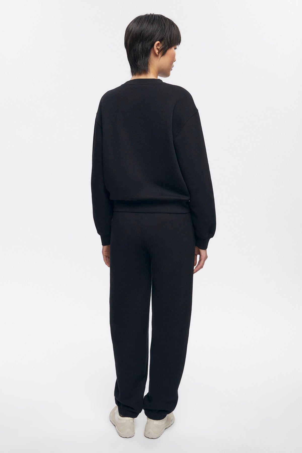 Women's Essential Sweatshirt in Black