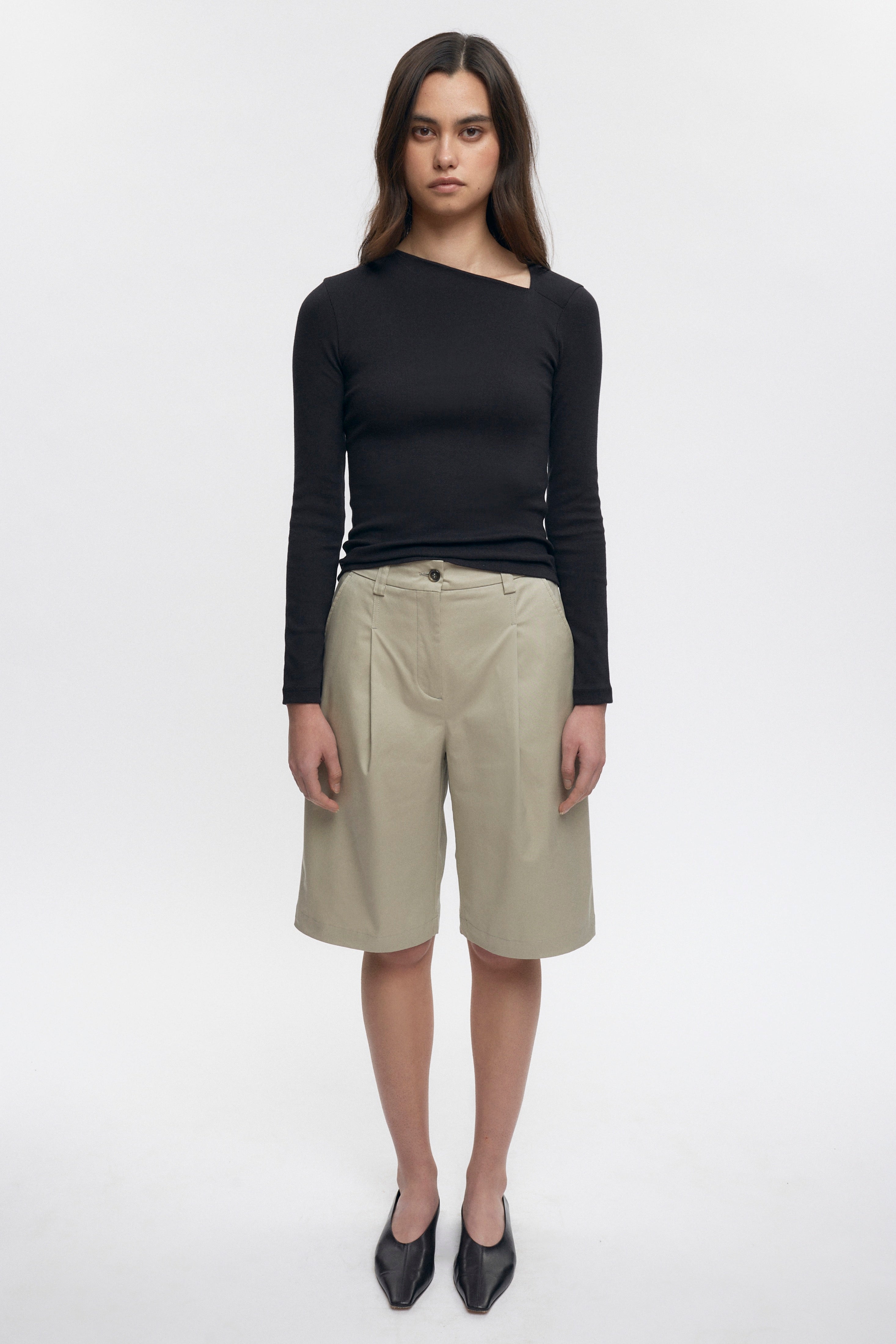 Women's Karnak Bermuda in Dune Grass