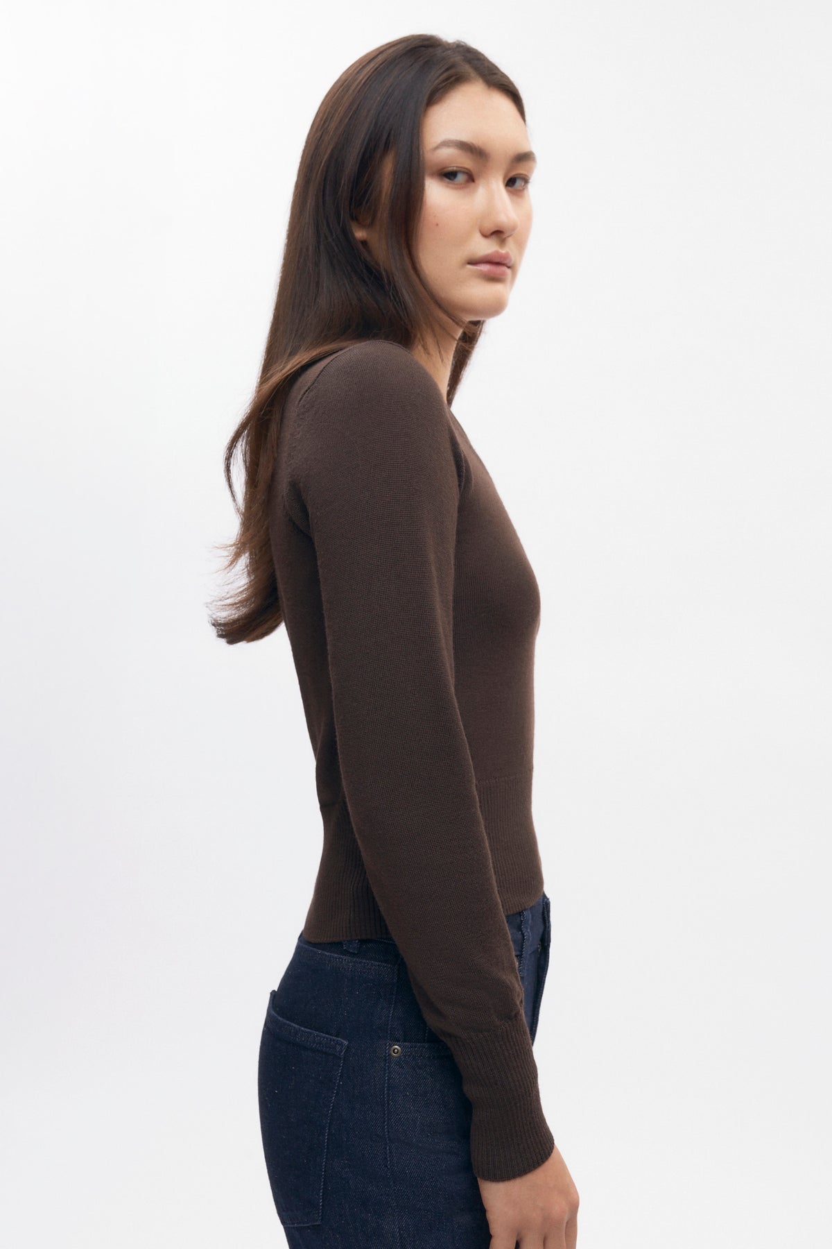 Women's Merino V-neck Sweater in Coffee Bean