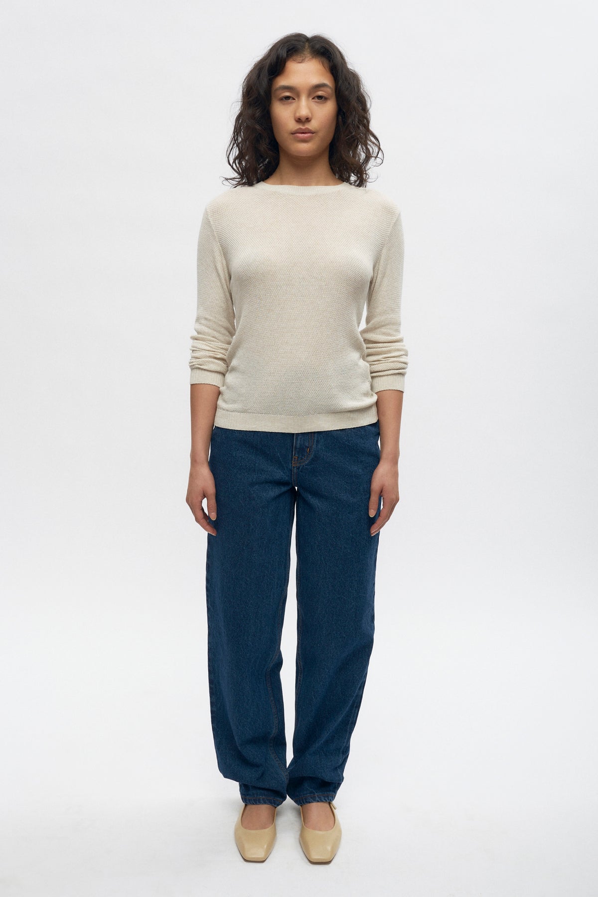 Zoe is 5’7" is a regular S and is wearing a S.
