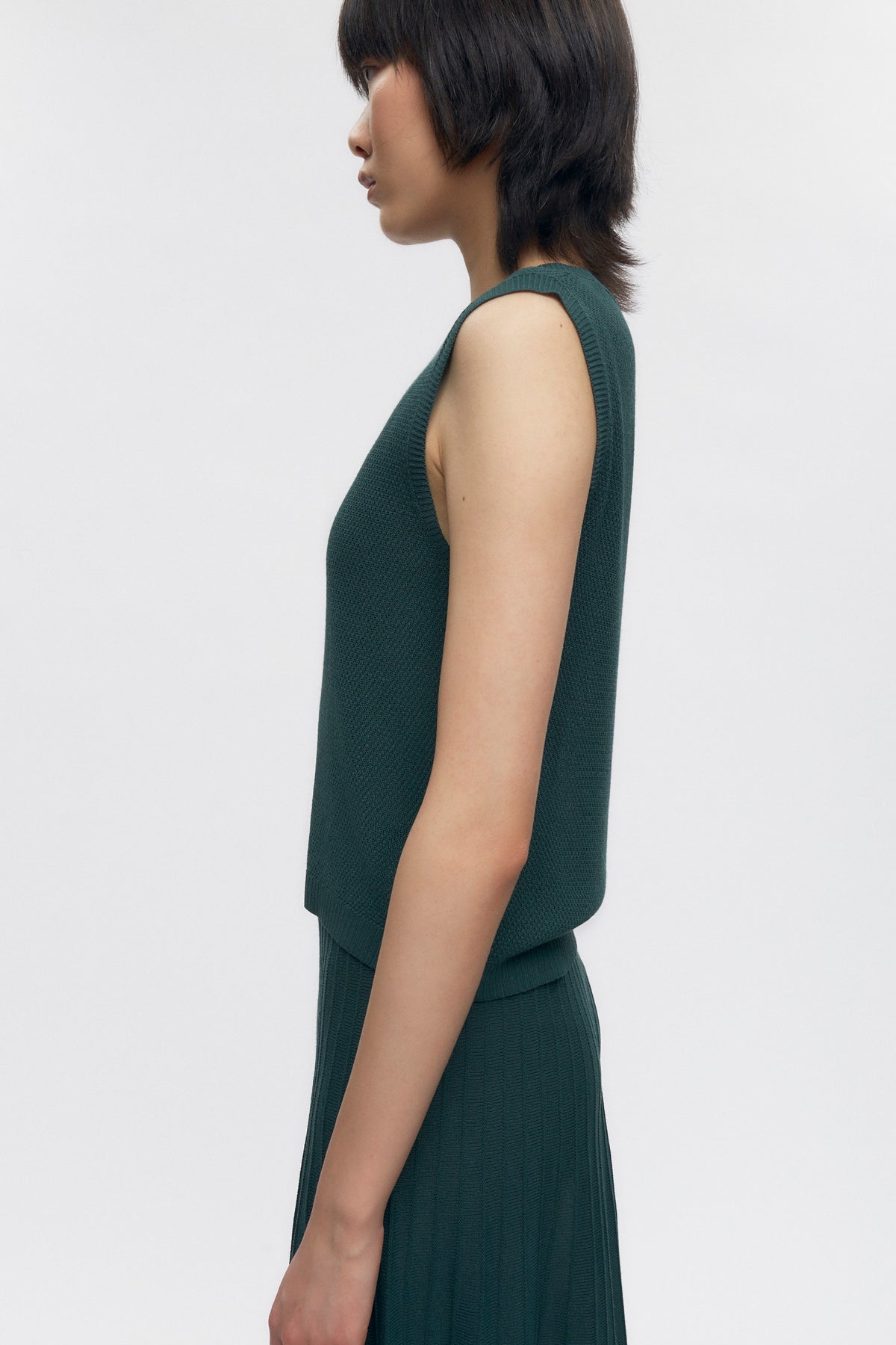 Women's Mesh Sleeveless Tee in Racing Green
