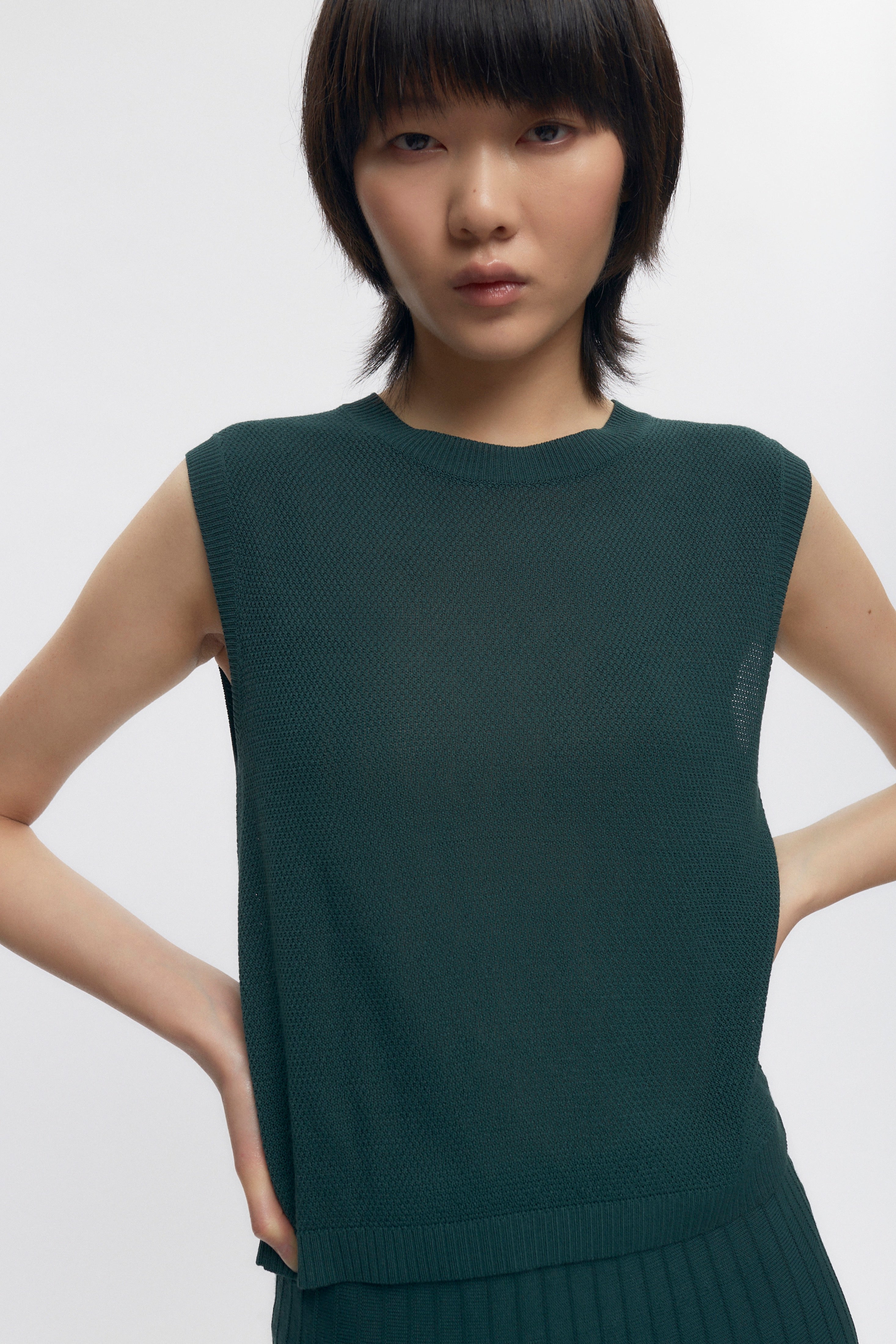 Women's Mesh Sleeveless Tee in Racing Green