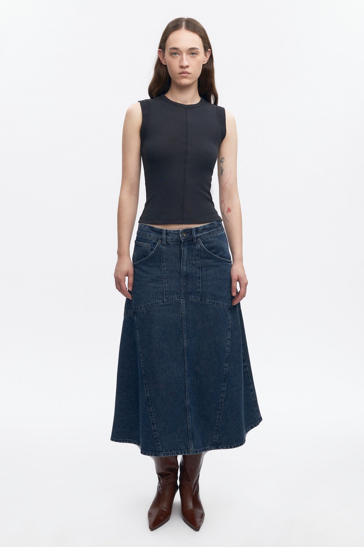 Women's Trace Denim Skirt in Mid Wash