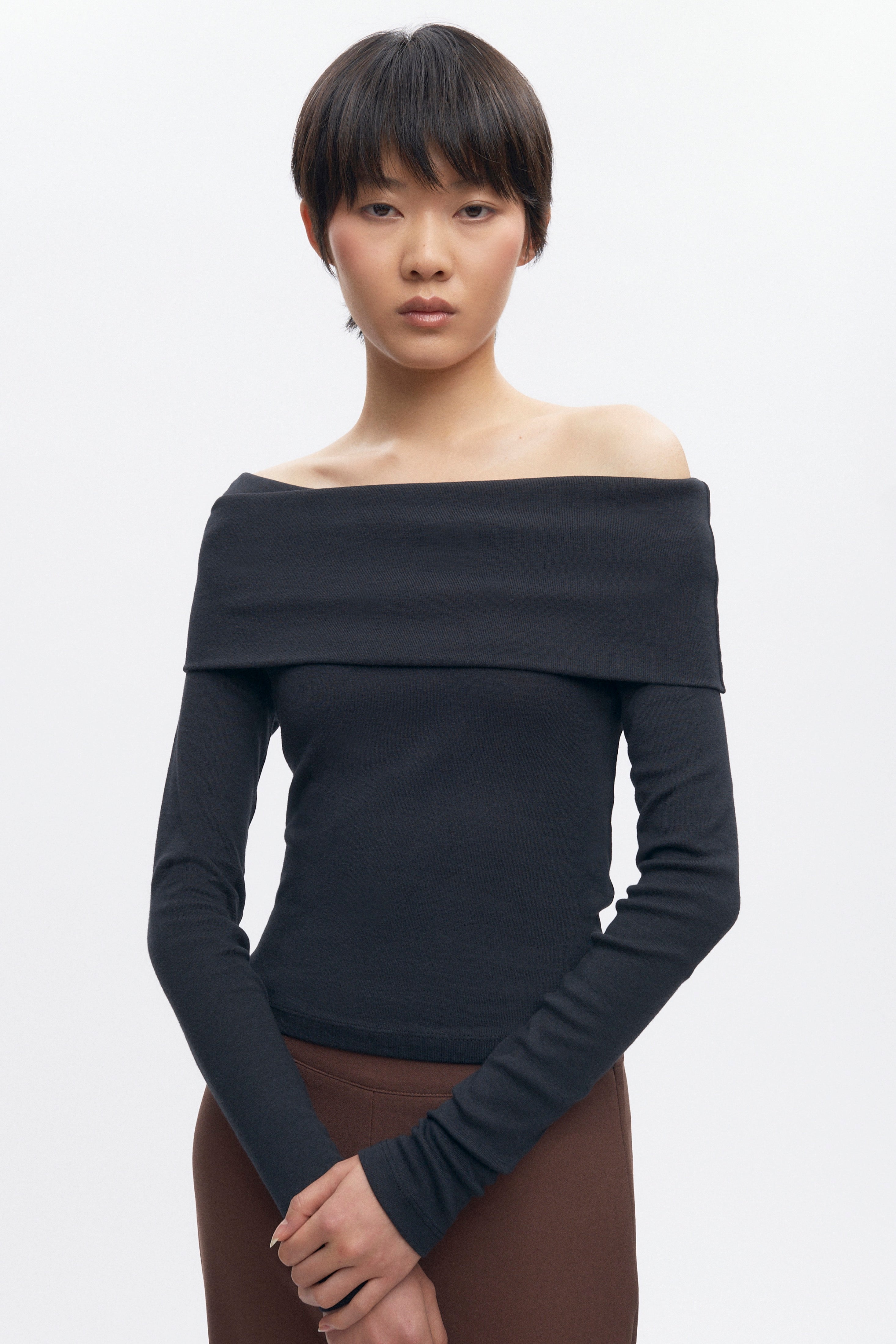 Women's Zahra Off Shoulder Longsleeve in Black